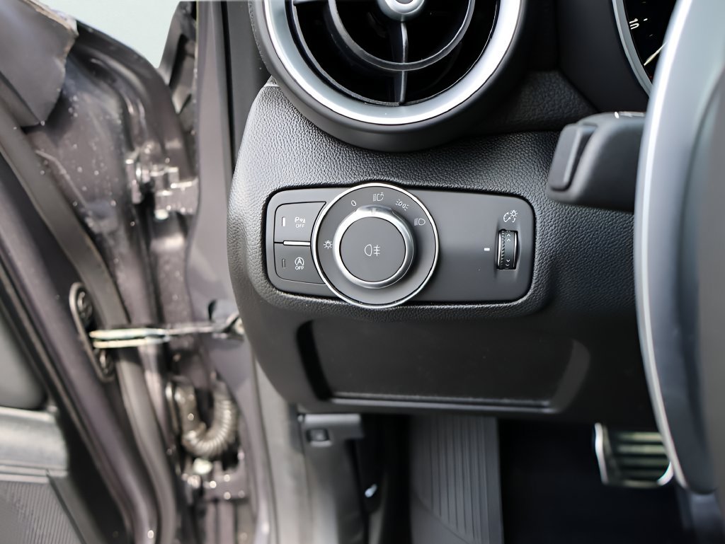 New 2026 Alfa Romeo Giulia AWD w/ Driving Assist Package image 37