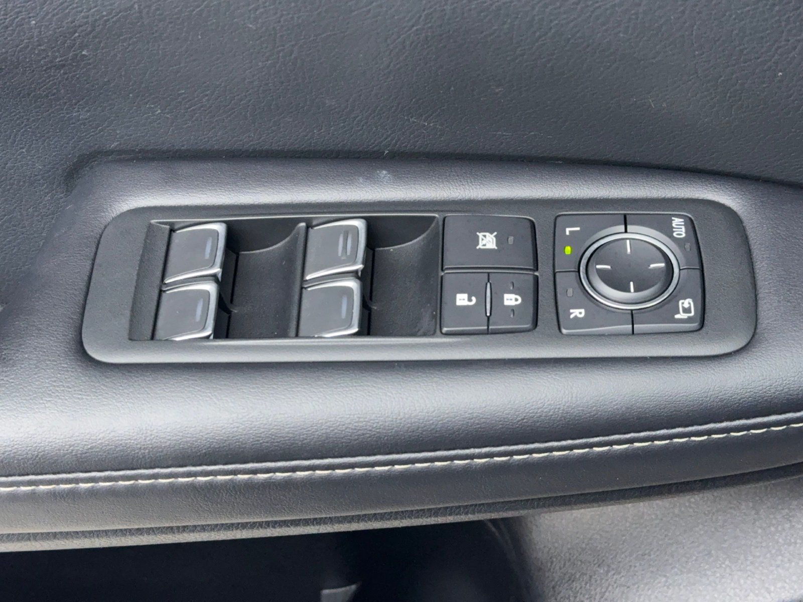 Used 2018 Lexus RX 450h AWD w/ Premium Package image 23