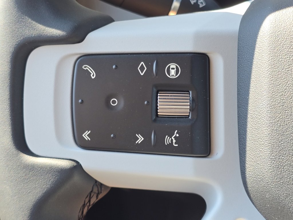 New 2025 Land Rover Defender 110 X-Dynamic SE image 18