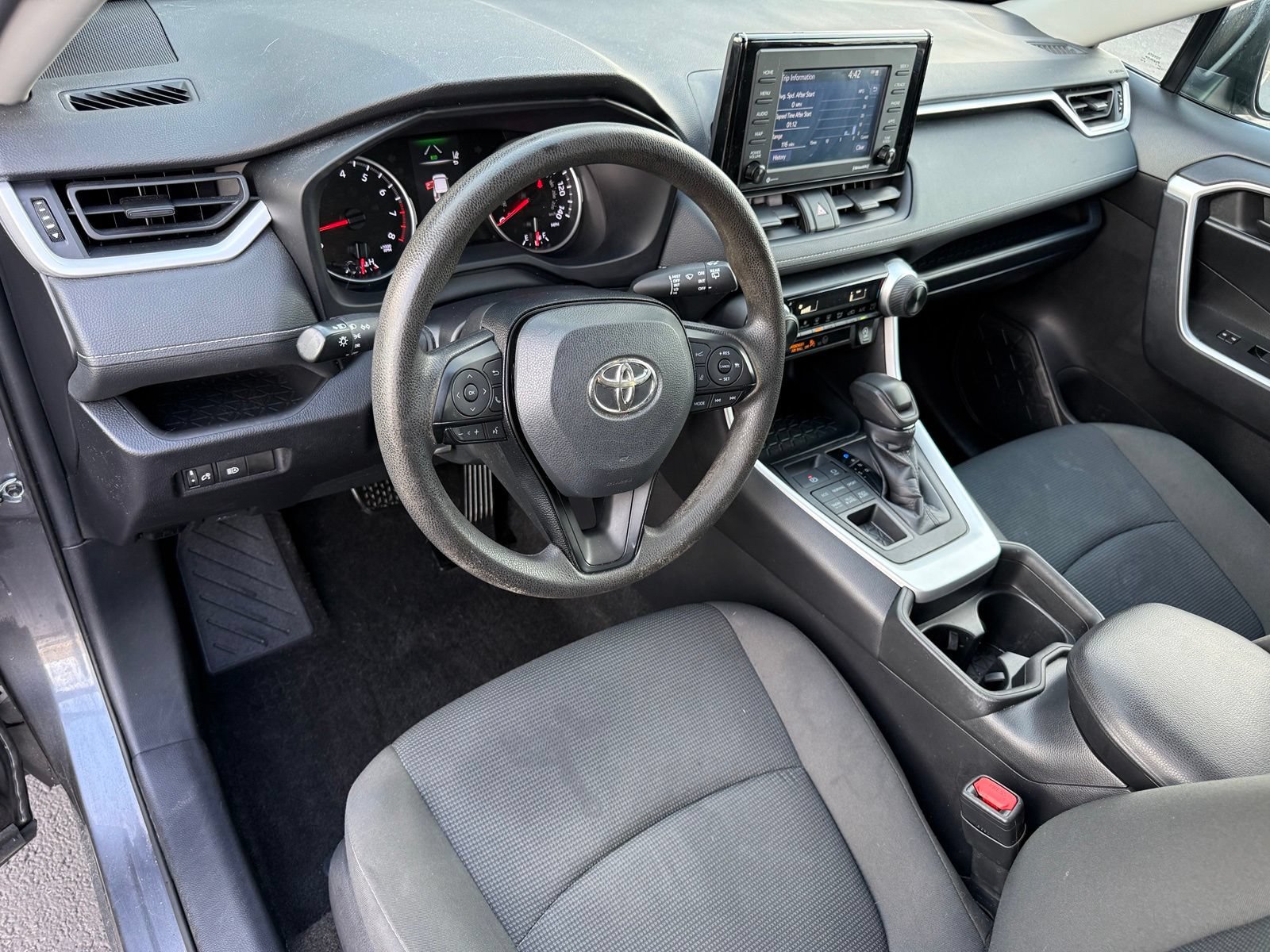 Used 2021 Toyota RAV4 LE AWD/4WD image 12