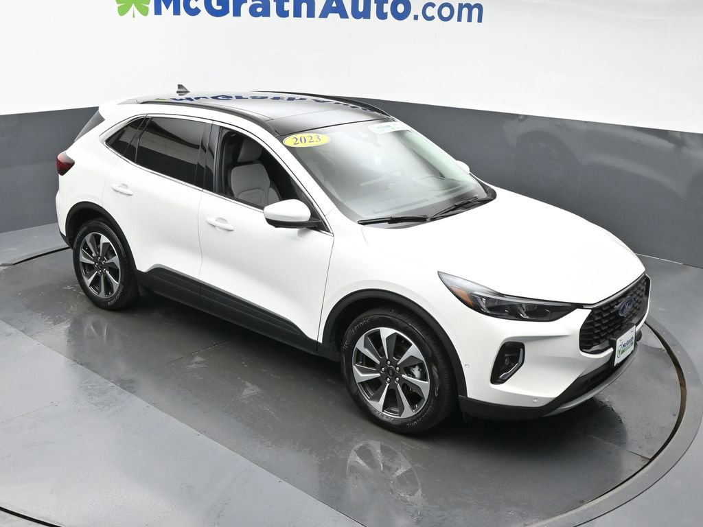 Used 2023 Ford Escape Platinum w/ Premium Technology Package image 3