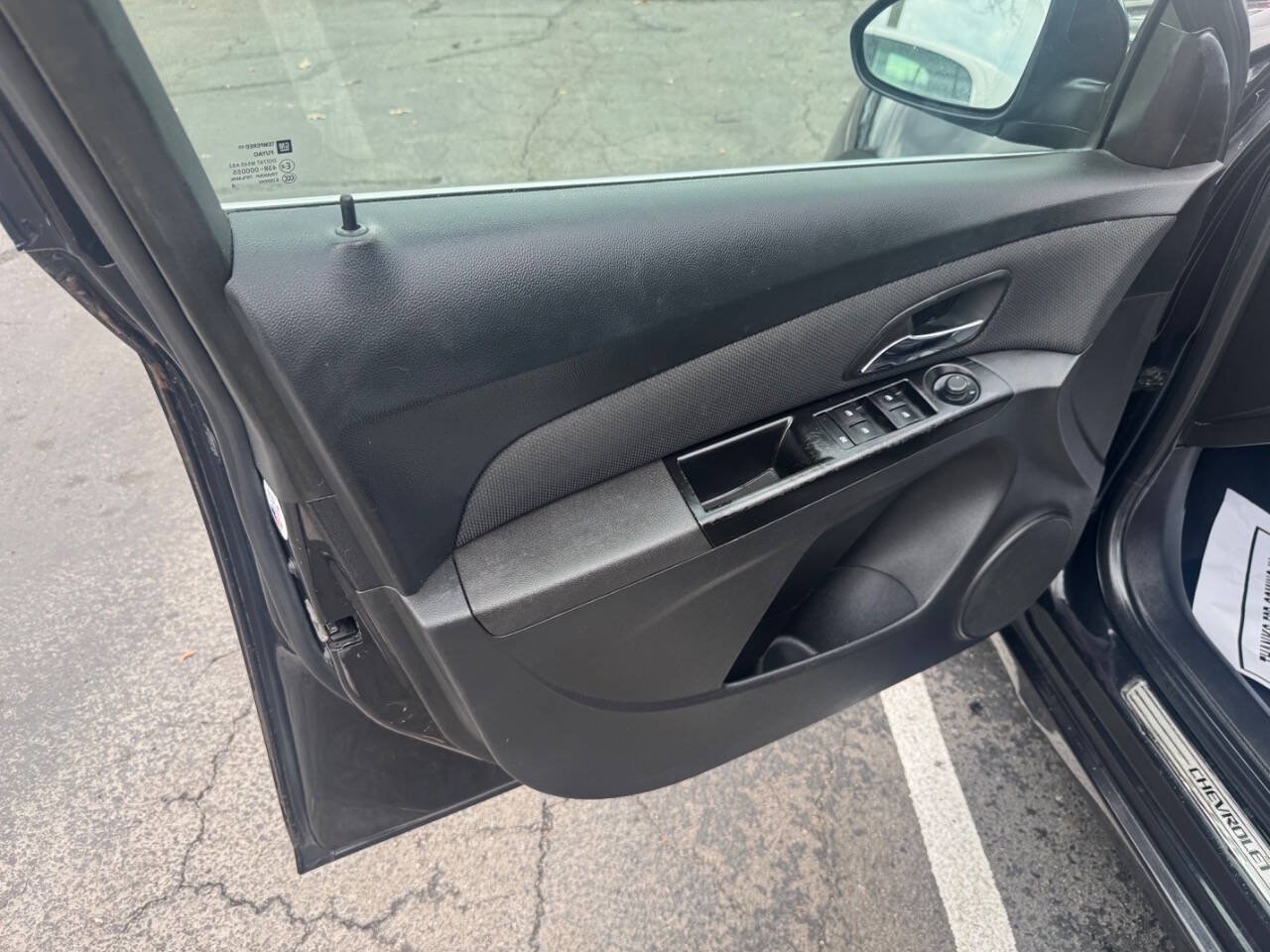 Used 2014 Chevrolet Cruze LT w/ Technology Package FWD image 11