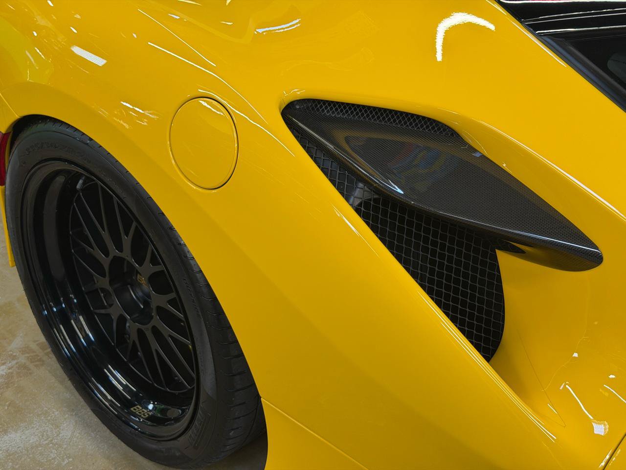 Used 2020 Ferrari F8 Tributo RWD image 17