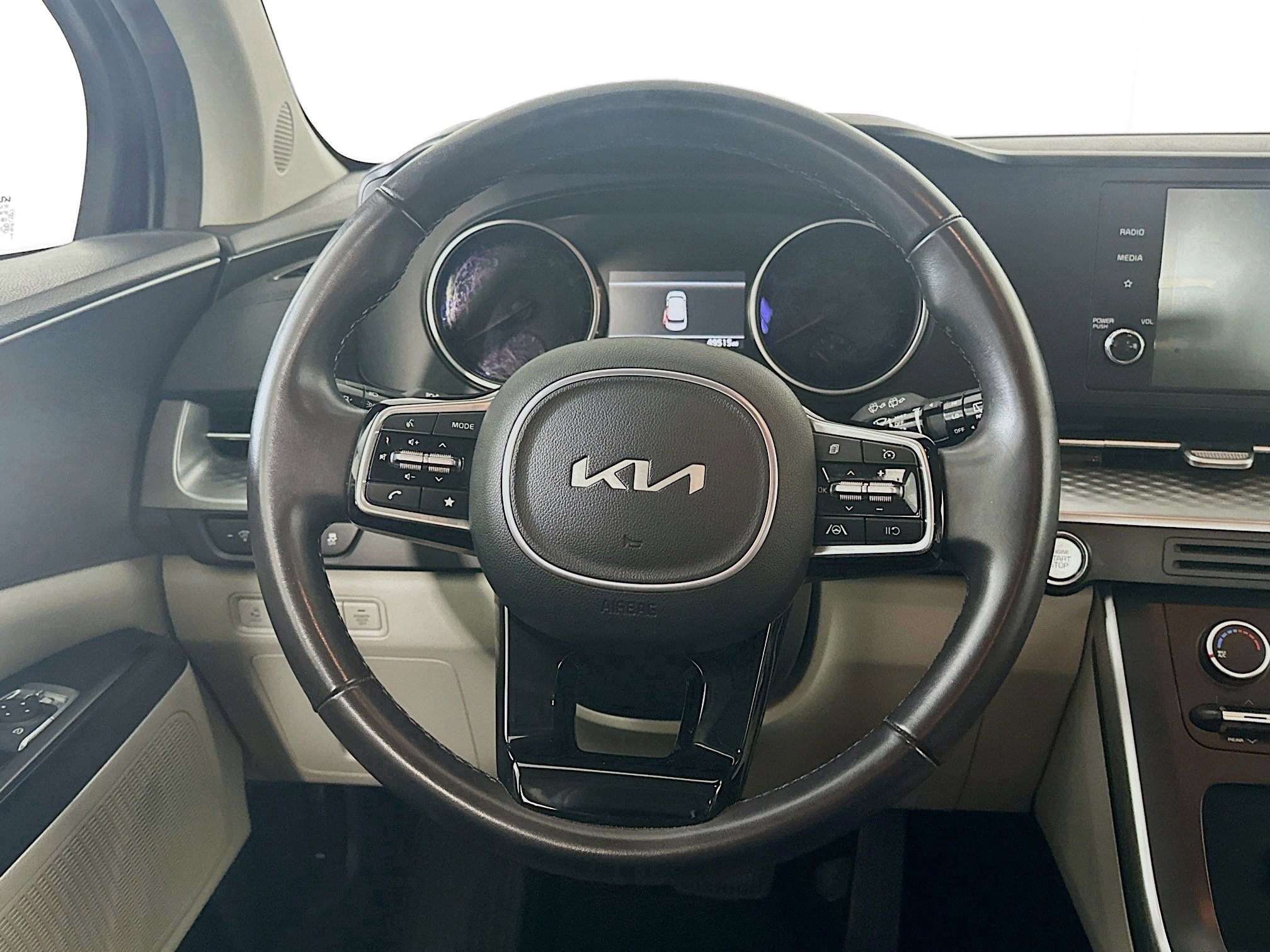 Used 2024 Kia Carnival LX image 18