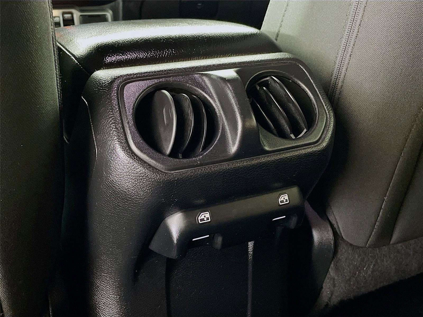 Used 2018 Jeep Wrangler Unlimited Sport S image 26