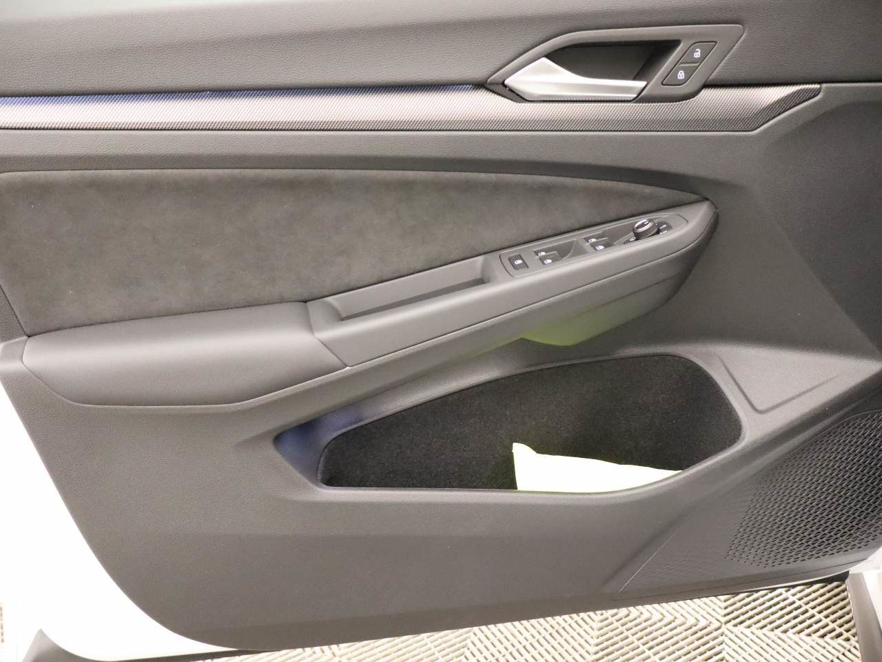 New 2026 Volkswagen Golf SE FWD image 16