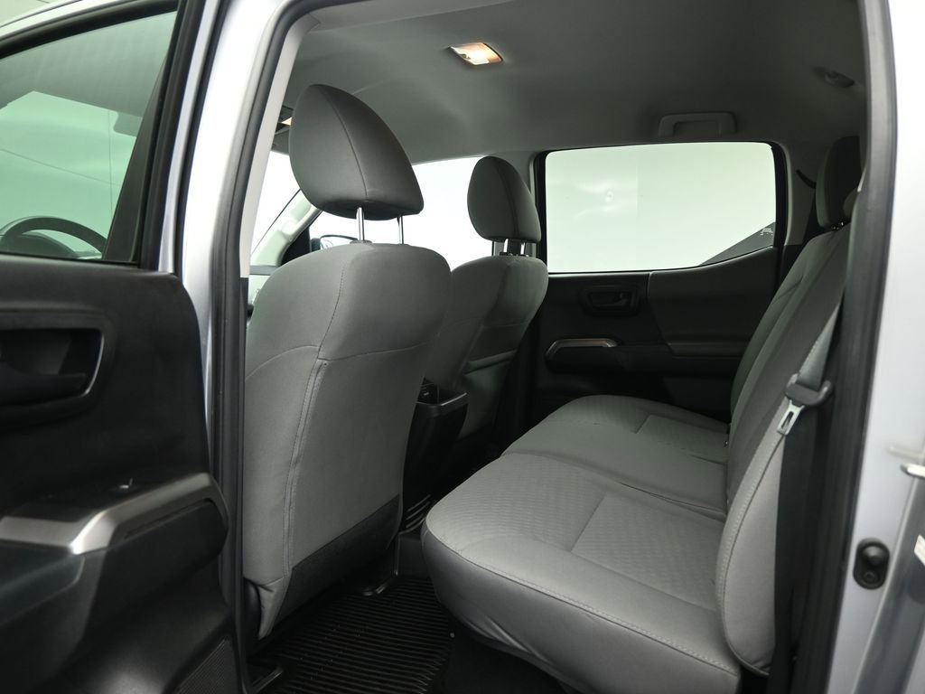 Used 2020 Toyota Tacoma SR5 AWD/4WD image 18