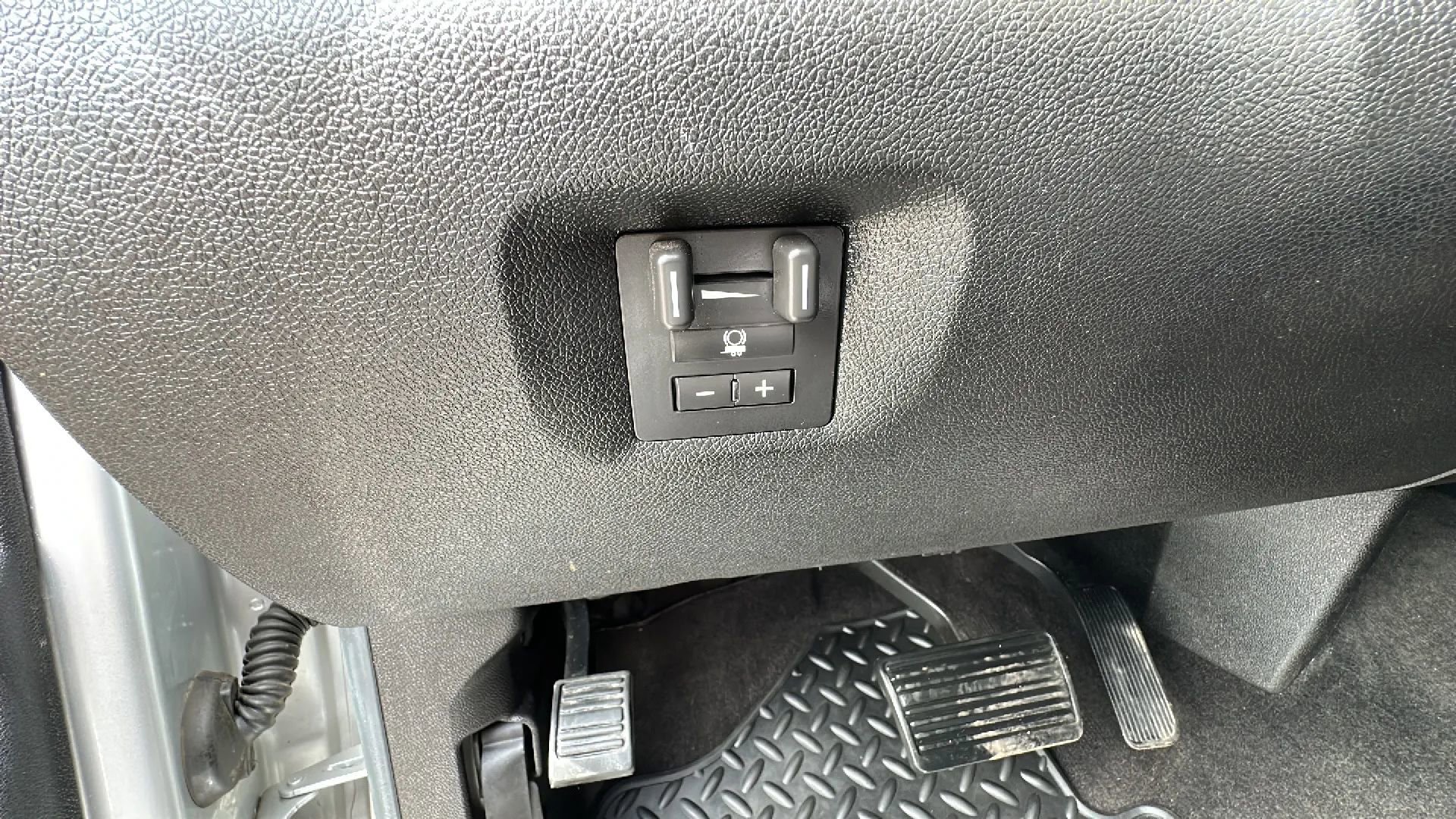 Used 2011 Chevrolet Silverado 2500 LT w/ Interior Plus Package AWD/4WD image 17