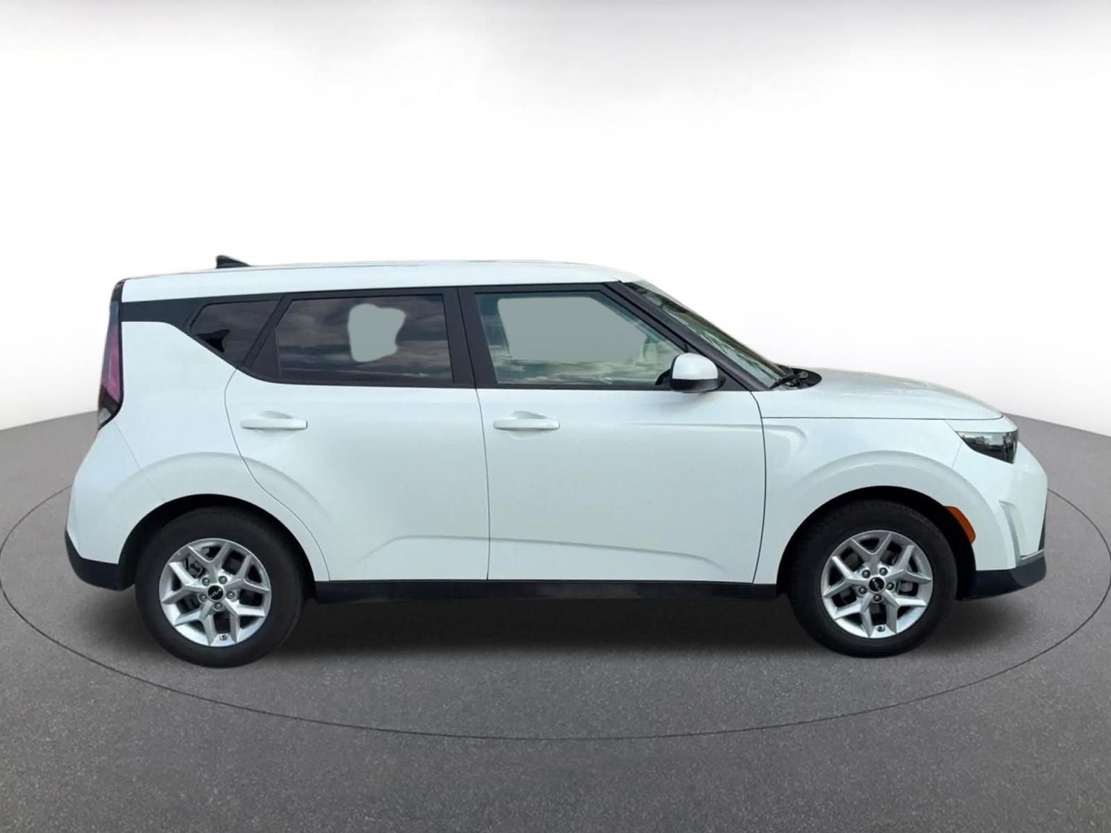 Used 2025 Kia Soul LX w/ LX Technology Package image 16