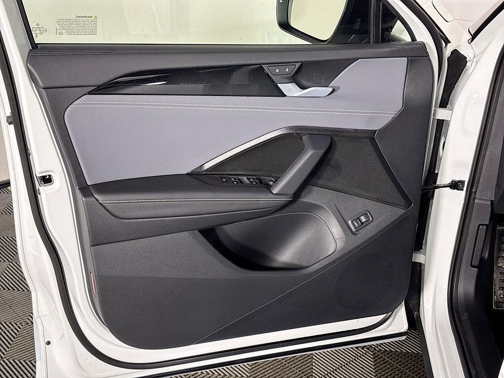 New 2025 Volkswagen Tiguan SE R-Line image 10