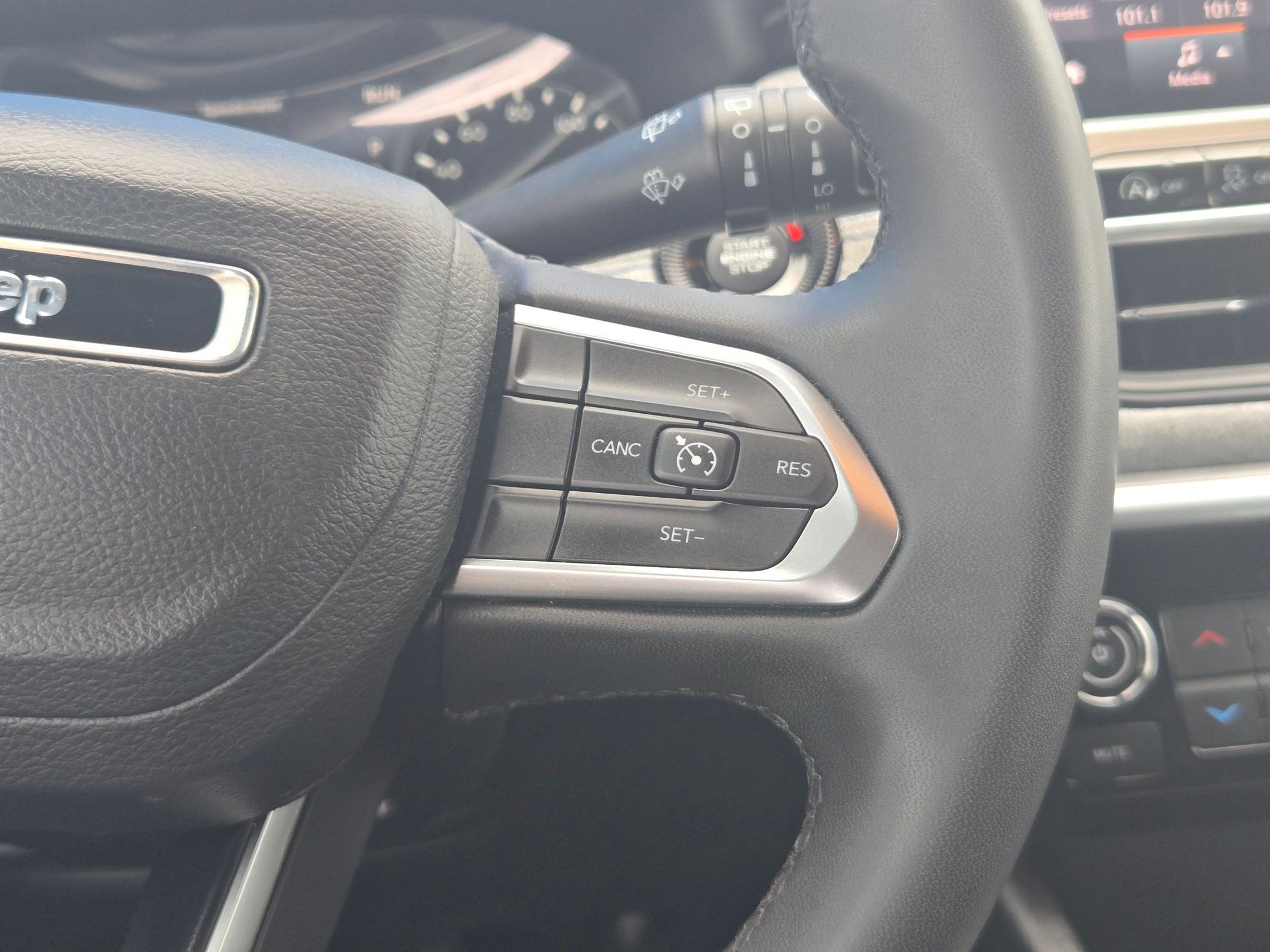 Used 2024 Jeep Compass Latitude AWD/4WD image 19