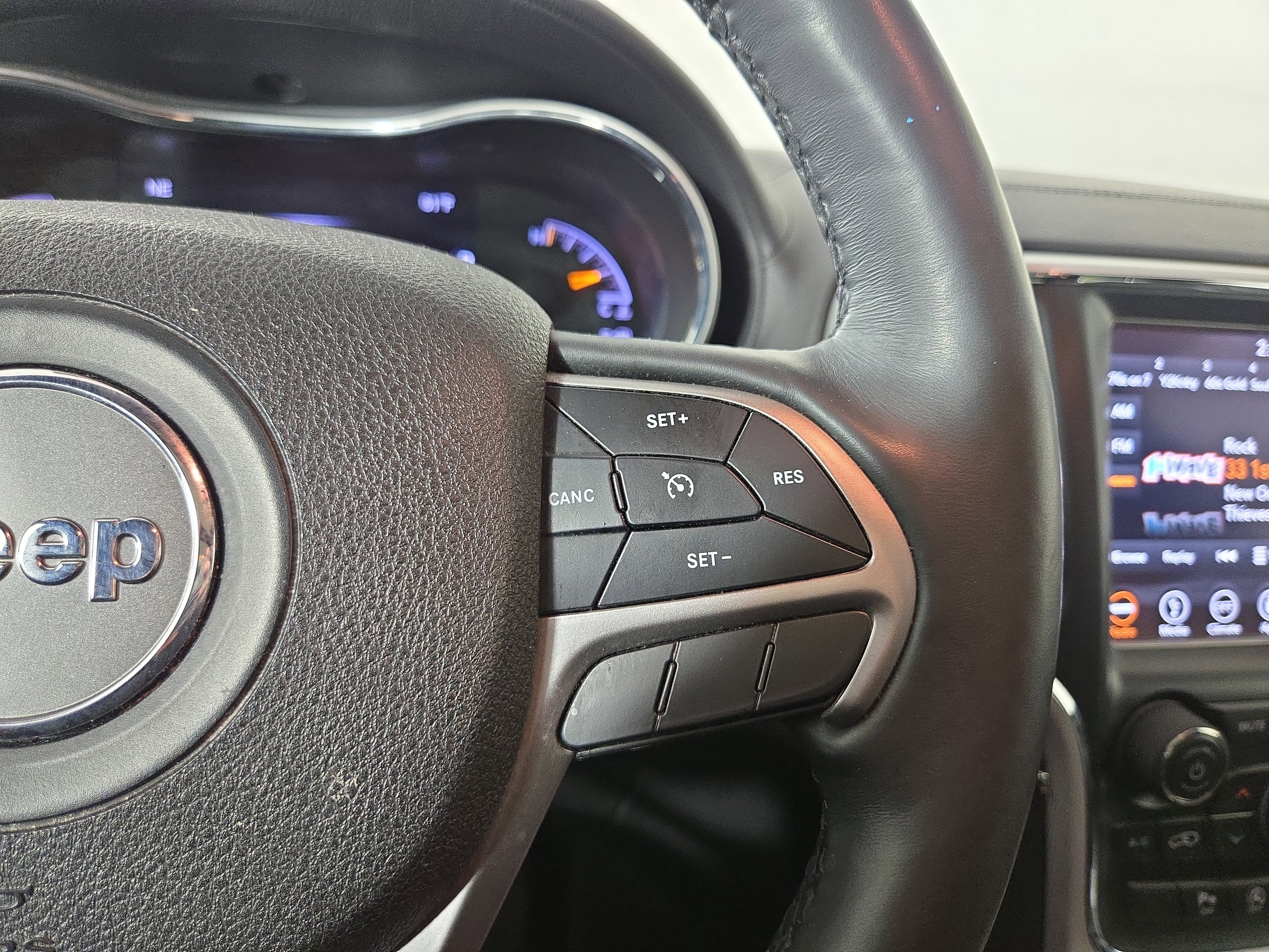 Used 2018 Jeep Grand Cherokee Limited AWD/4WD image 16