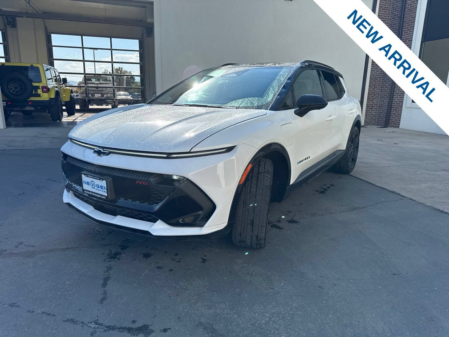 Used 2024 Chevrolet Equinox EV RS FWD image 3