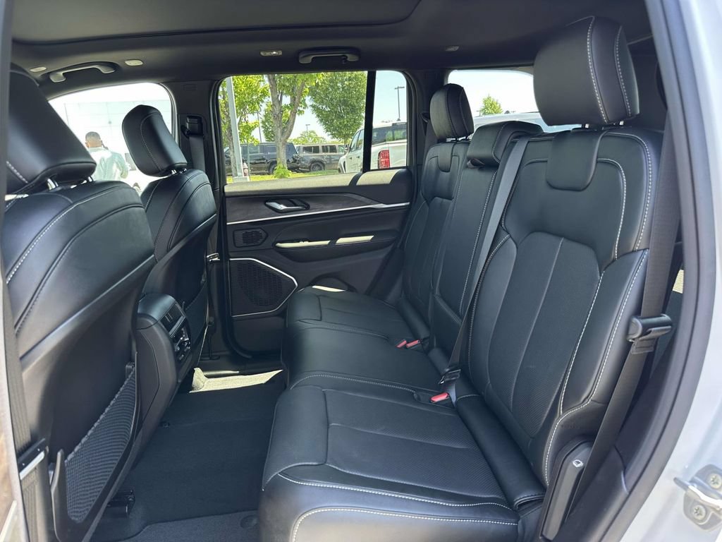 New 2026 Jeep Grand Cherokee Limited AWD/4WD image 15