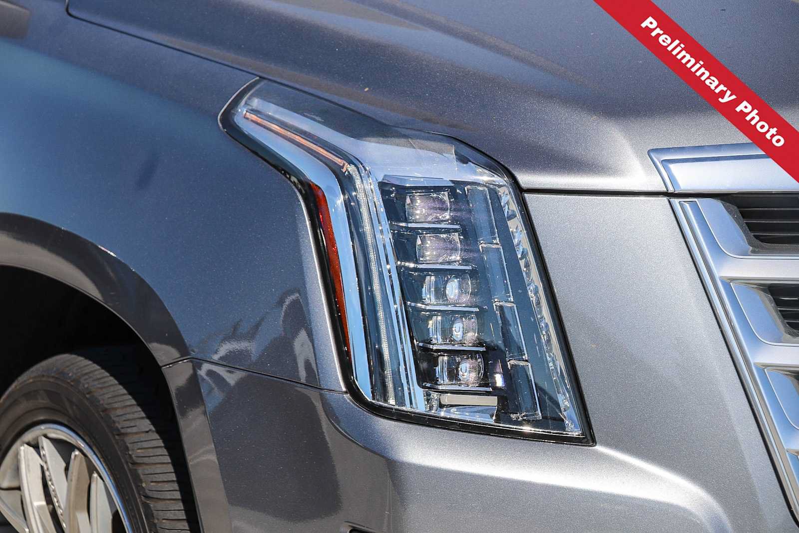 Used 2018 Cadillac Escalade Luxury RWD image 4