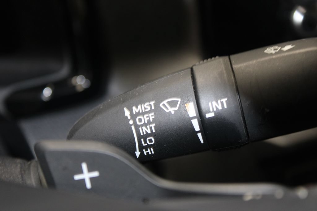 Used 2025 Toyota Camry SE FWD image 32