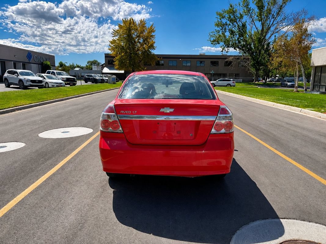 Used 2010 Chevrolet Aveo LT w/ LPO, Bodyside Molding Package FWD image 4