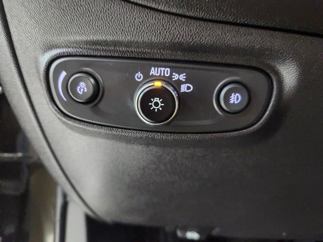 Used 2023 Chevrolet Equinox Premier AWD/4WD image 23