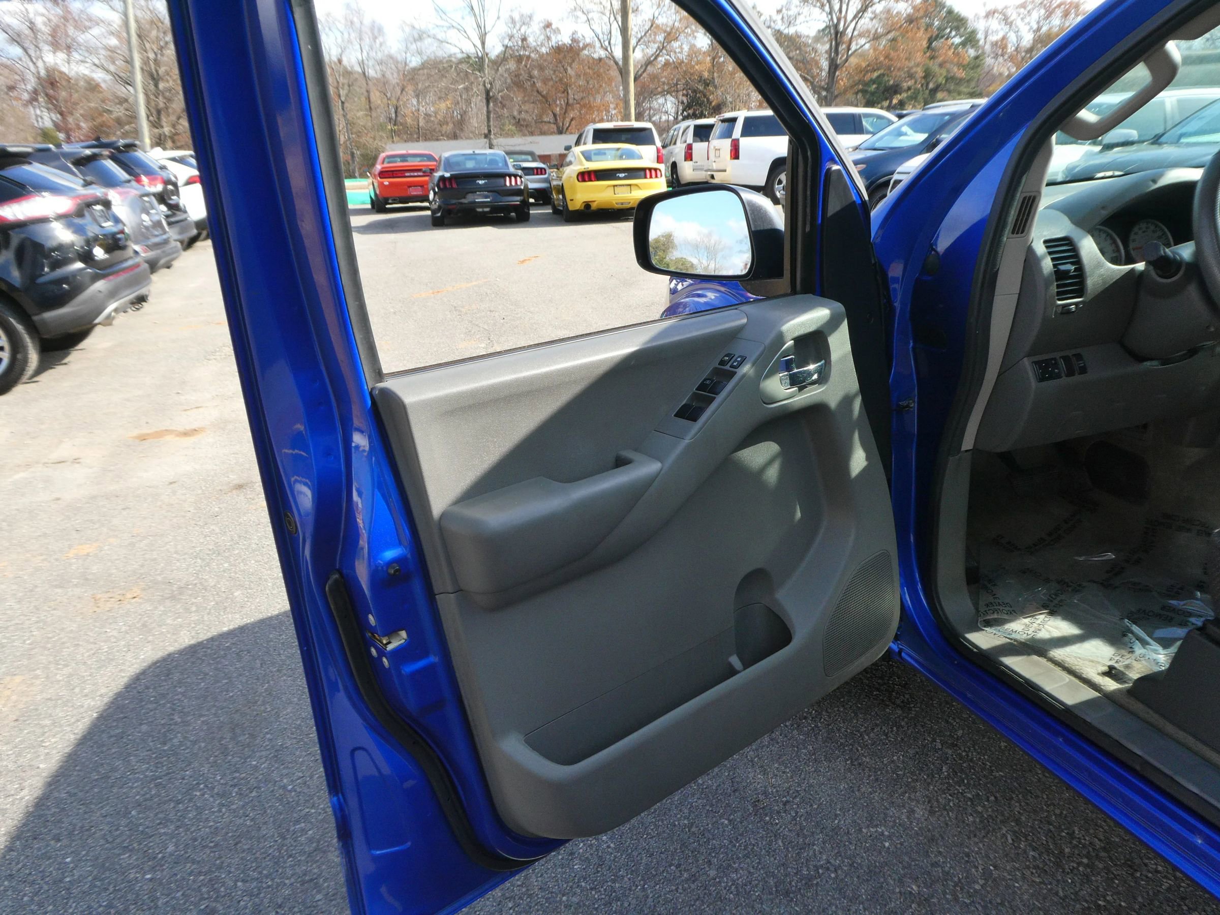 Used 2014 Nissan Frontier Desert Runner image 11