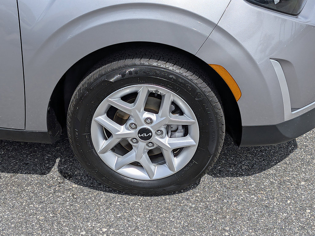 Used 2023 Kia Soul LX w/ LX Technology Package FWD image 13
