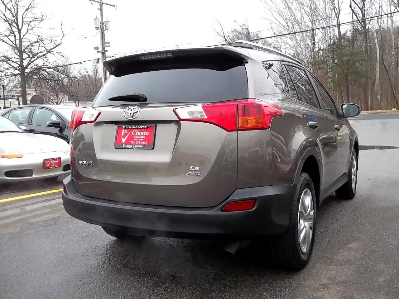 Used 2013 Toyota RAV4 LE image 2