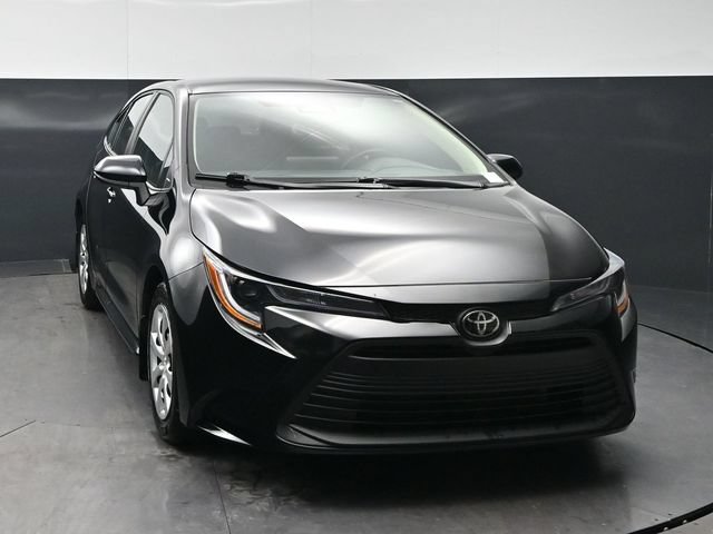 Used 2025 Toyota Corolla LE FWD image 2