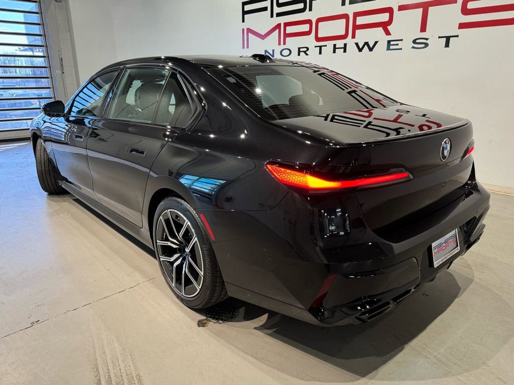 Used 2025 BMW 760i xDrive image 5
