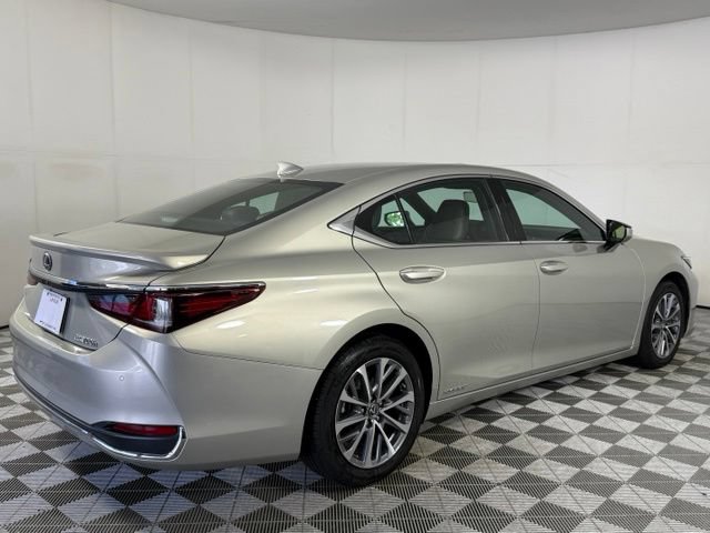 Certified 2022 Lexus ES 300h w/ Premium Package FWD image 4