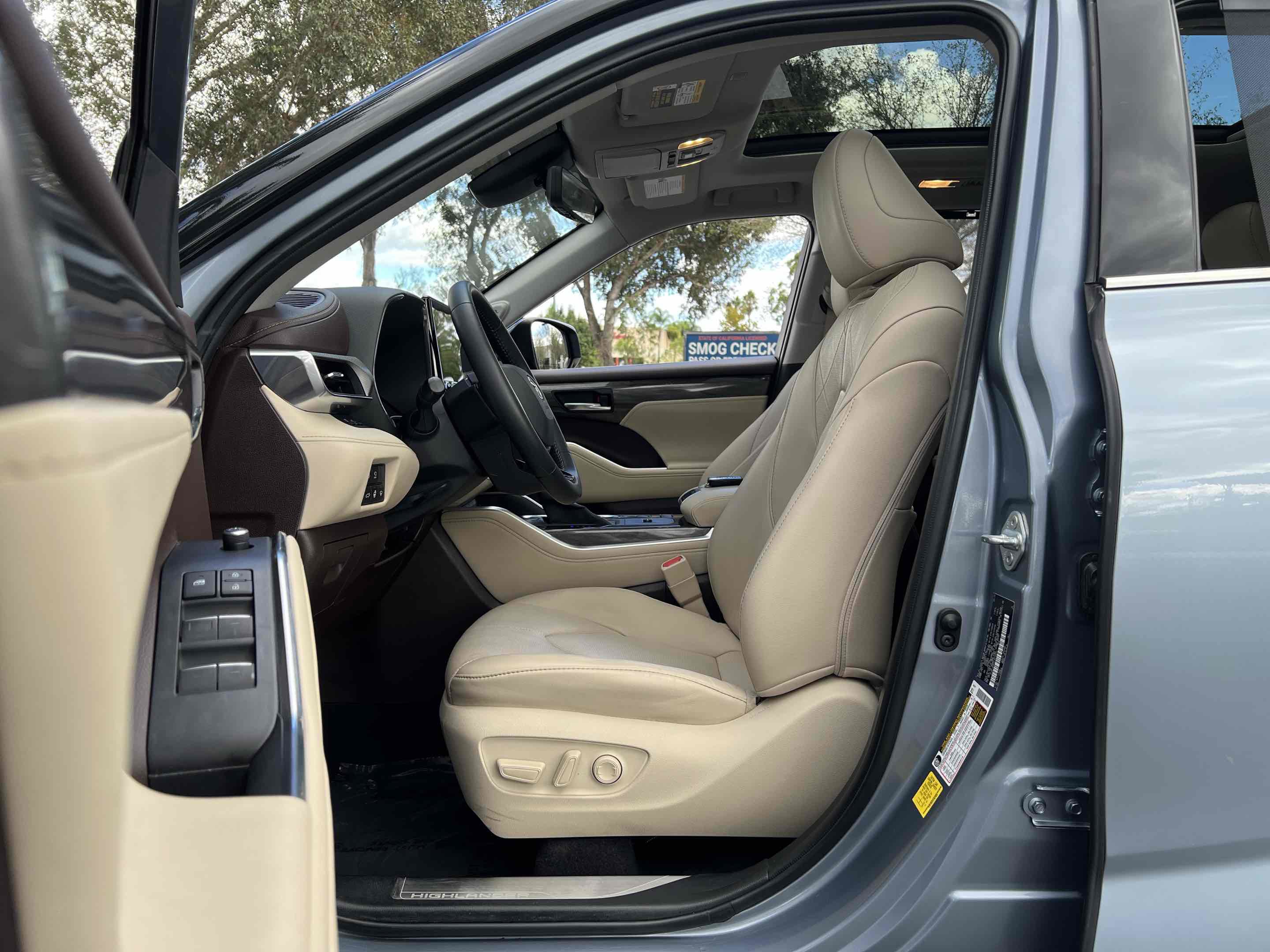 Used 2020 Toyota Highlander Platinum image 4