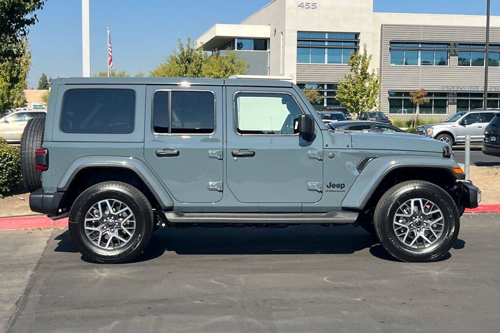 New 2026 Jeep Wrangler Unlimited Sahara AWD/4WD image 3