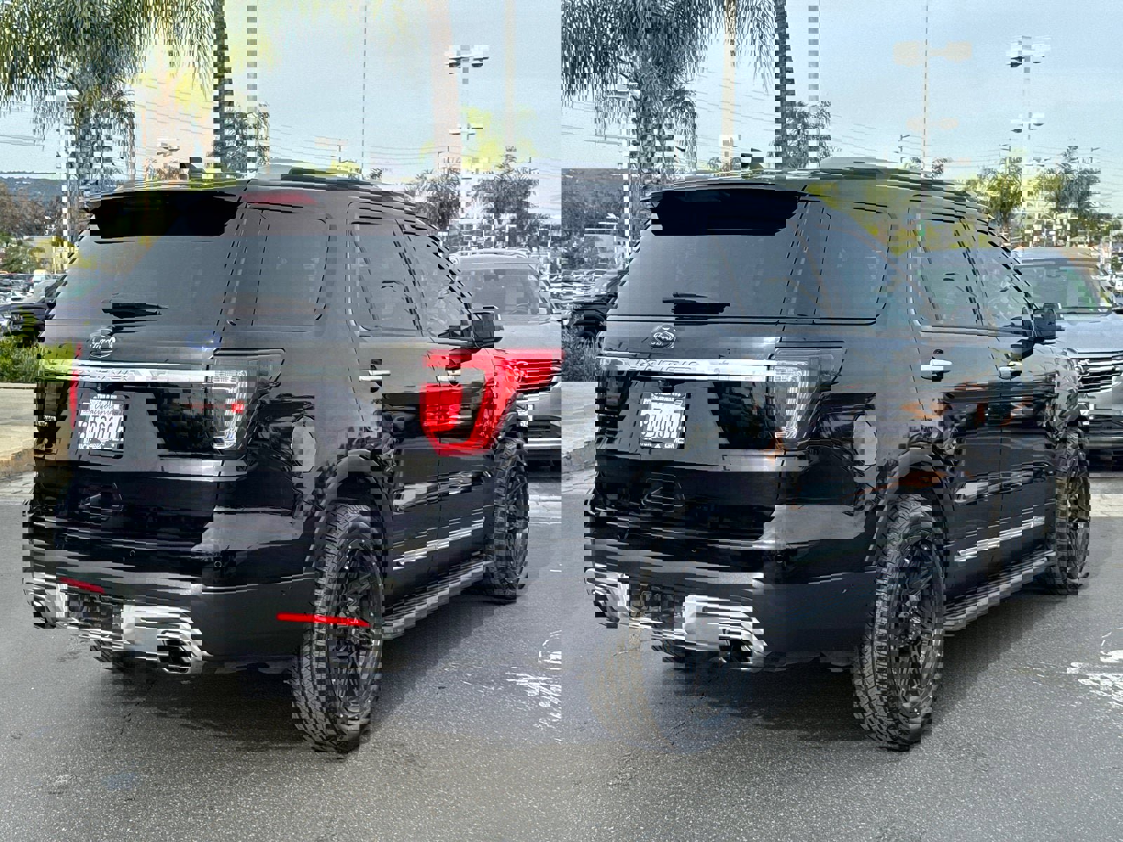 Used 2017 Ford Explorer Platinum image 15