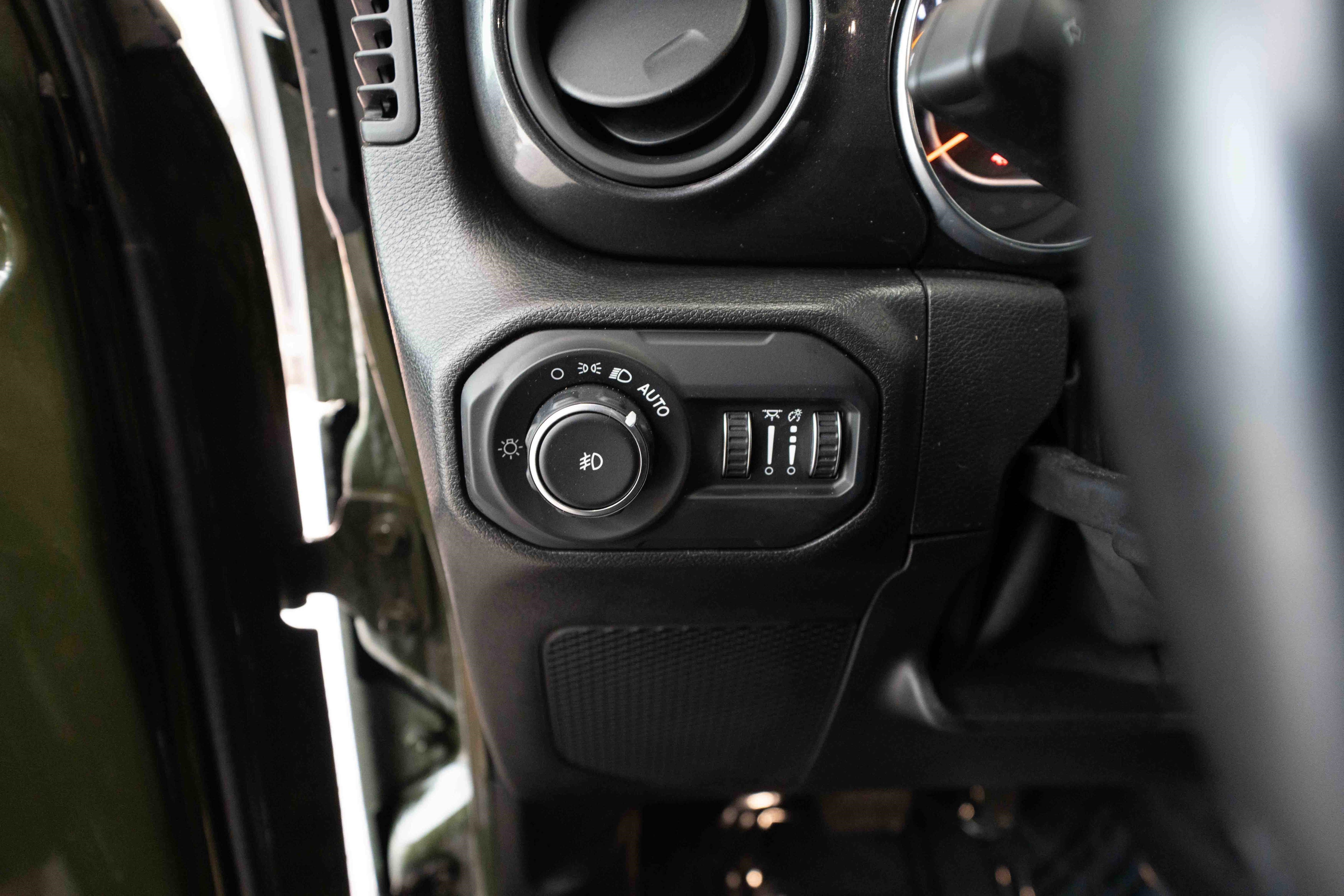 Used 2021 Jeep Wrangler Unlimited Sport w/ Technology Group AWD/4WD image 11