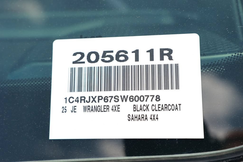 Used 2025 Jeep Wrangler Unlimited Sahara w/ Safety Group AWD/4WD image 40