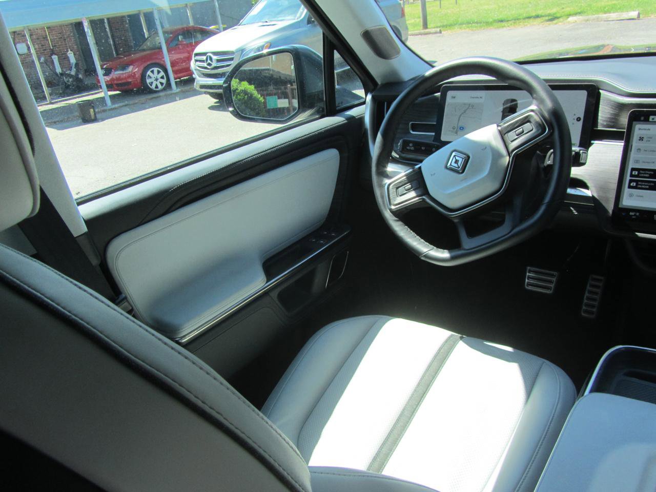 Used 2023 Rivian R1S Adventure image 12