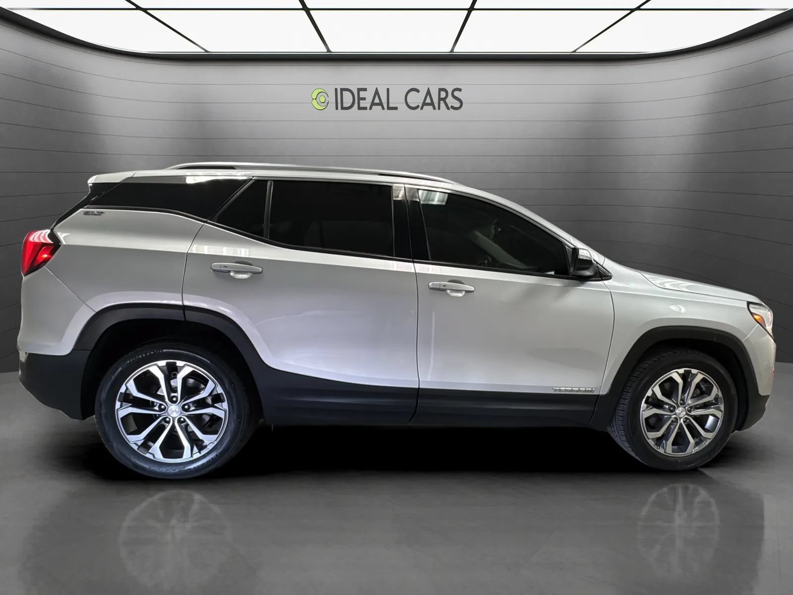 Used 2018 GMC Terrain SLT w/ Preferred Package FWD image 4