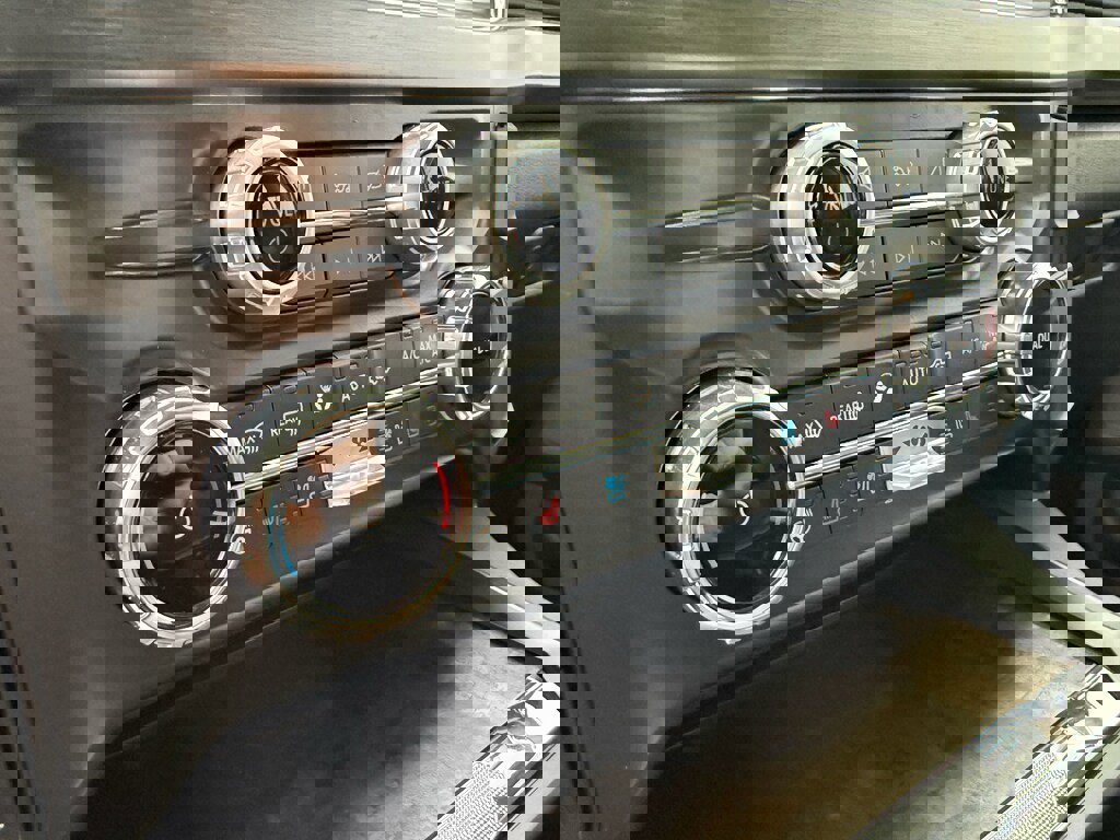 Used 2024 Ford F350 Lariat w/ Sport Appearance Package image 14