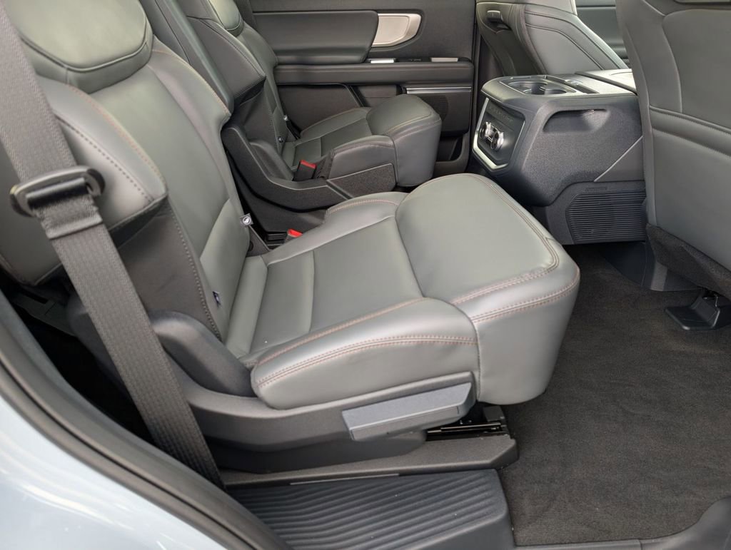 New 2025 Ford Expedition Active image 46