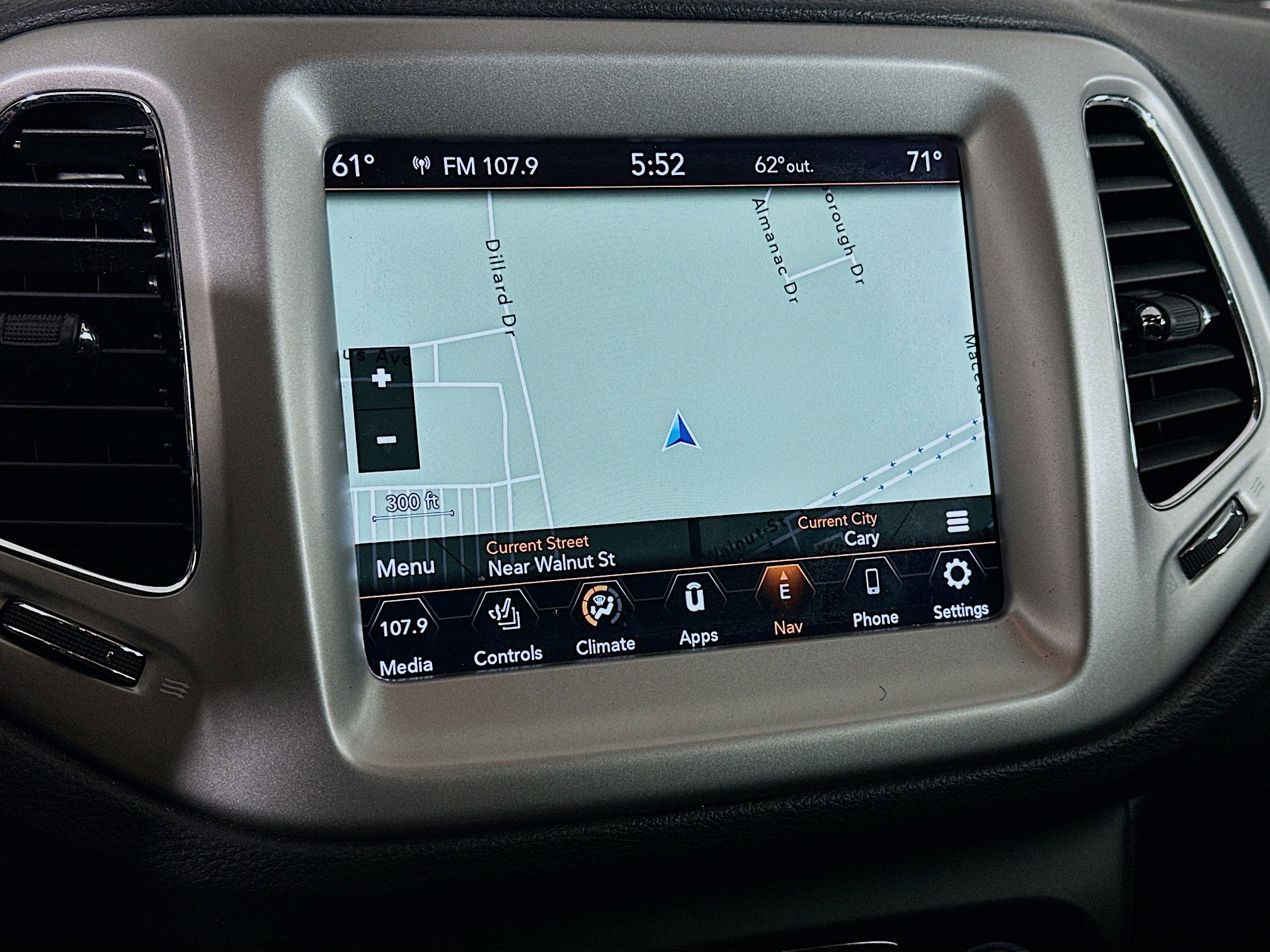 Used 2020 Jeep Compass Sport image 22