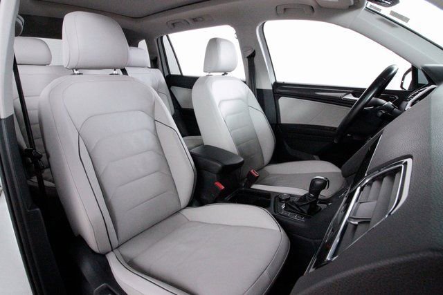 Used 2018 Volkswagen Tiguan SEL Premium image 23