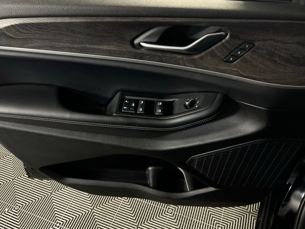 Used 2024 Jeep Grand Cherokee Limited image 25