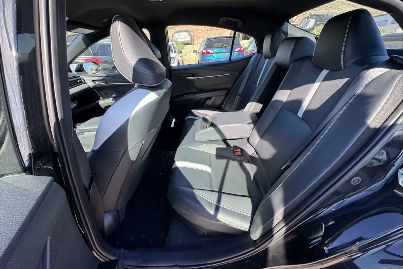 Used 2025 Toyota Camry SE image 10