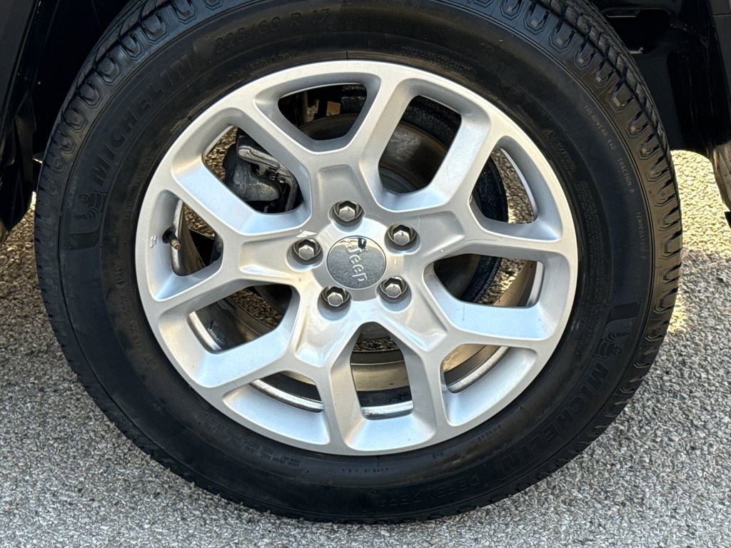 Used 2017 Jeep Renegade Latitude image 10