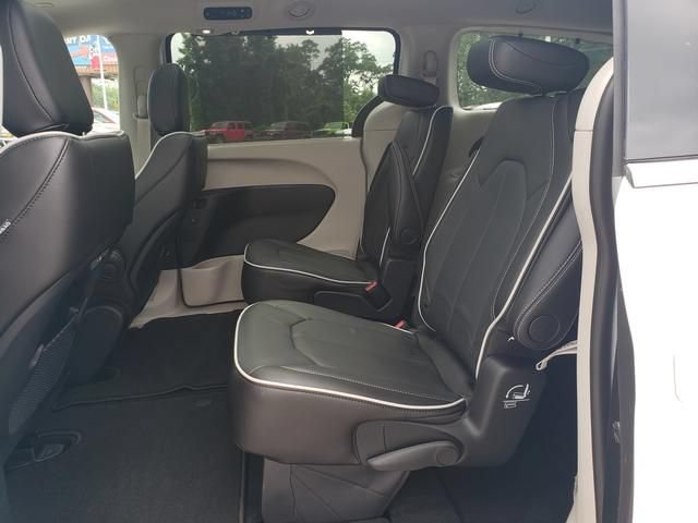 Used 2024 Chrysler Pacifica Limited FWD image 12