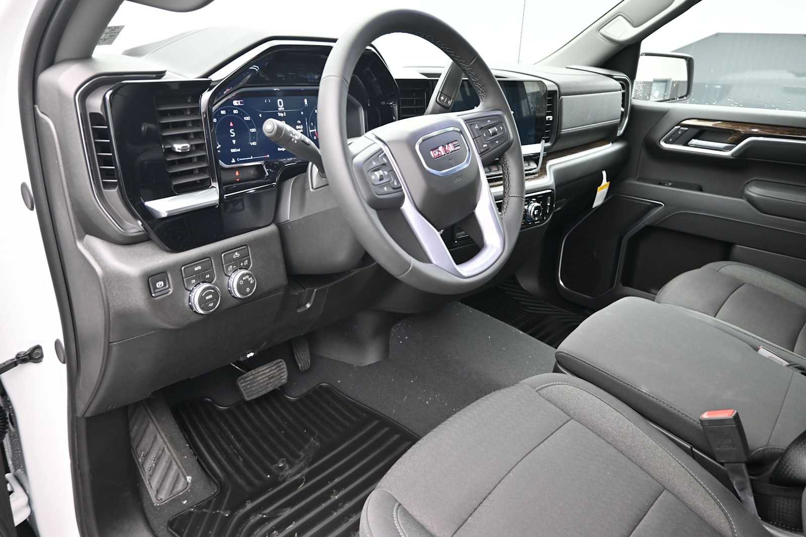 New 2026 GMC Sierra 1500 SLE w/ Preferred Package AWD/4WD image 13
