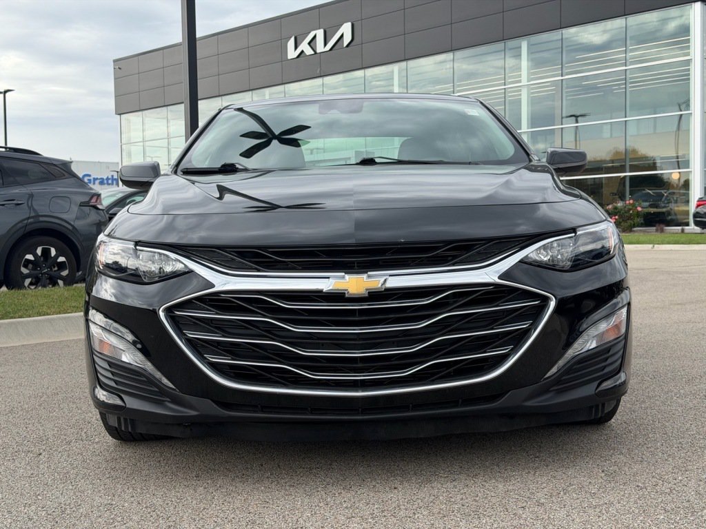 Used 2023 Chevrolet Malibu LT FWD image 2