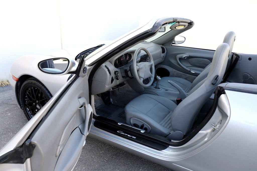 Used 2000 Porsche 911 Cabriolet image 2