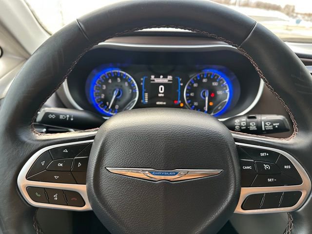 Used 2017 Chrysler Pacifica Touring-L image 29