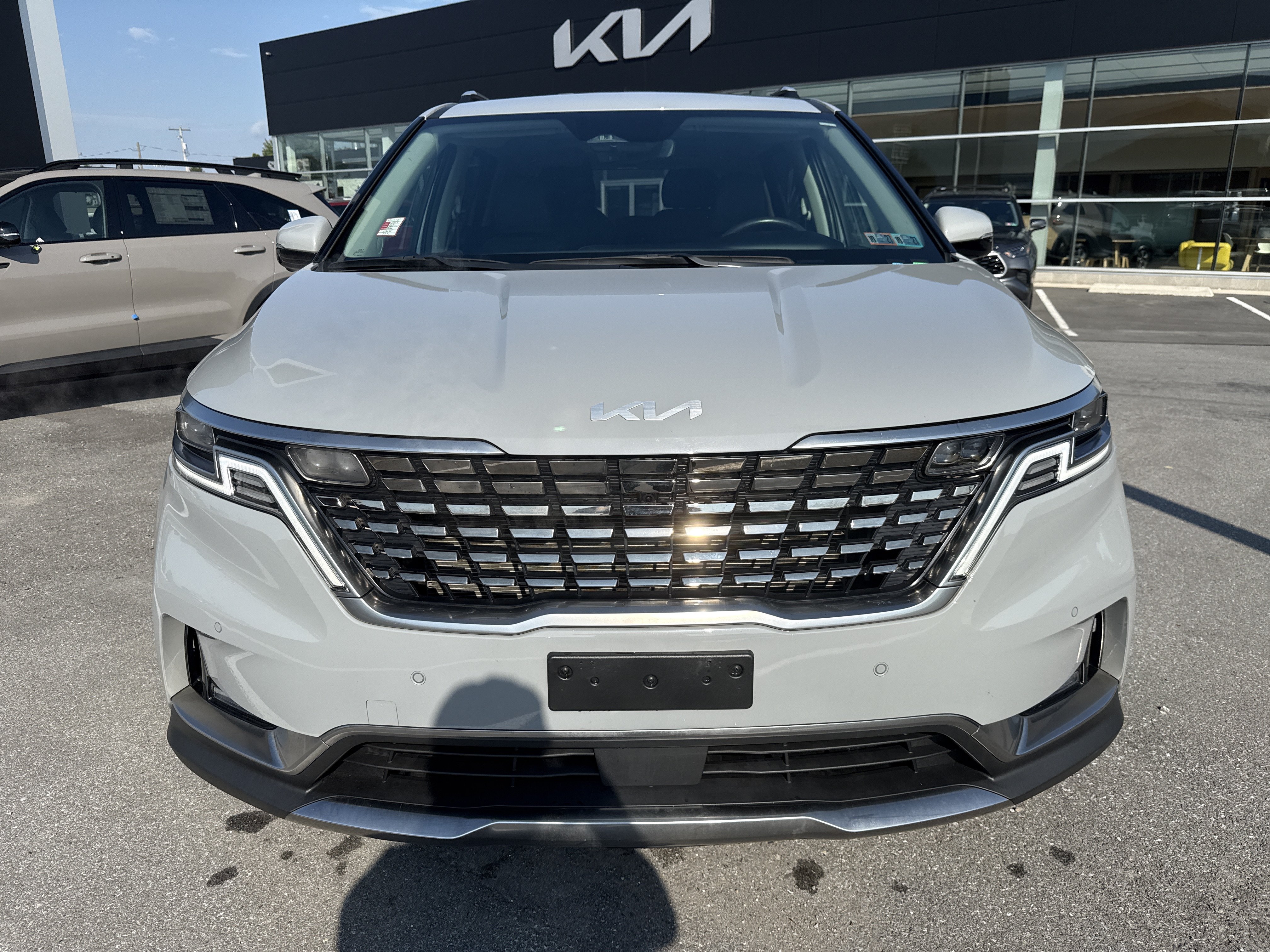 Certified 2024 Kia Carnival SX Prestige FWD image 9