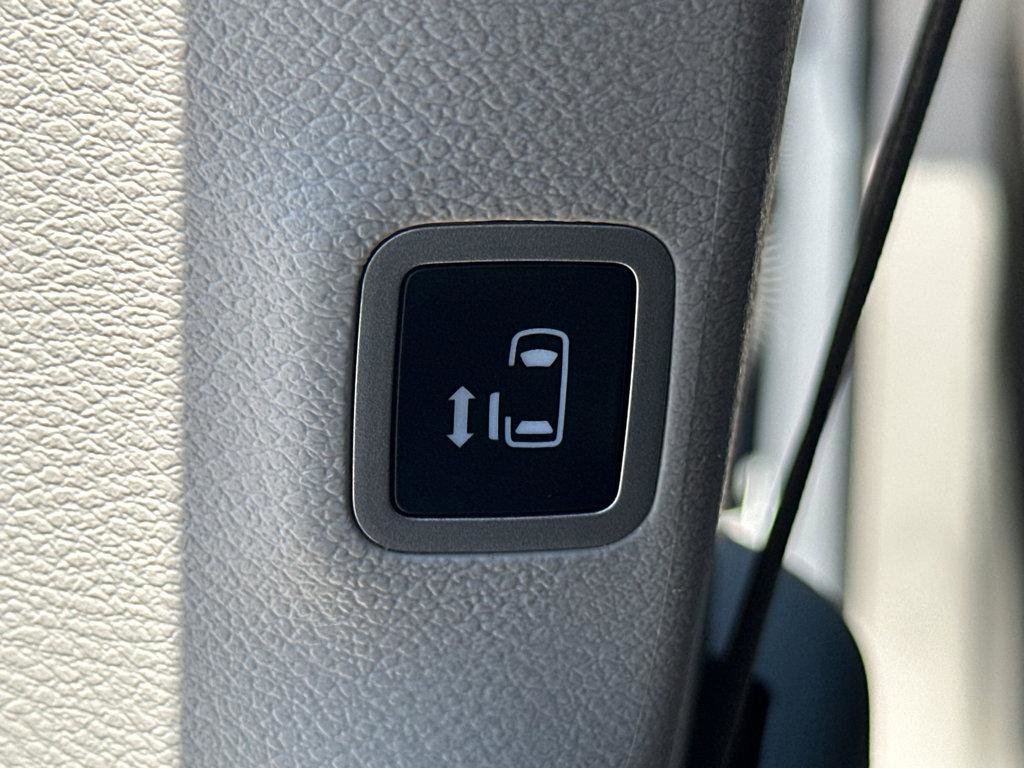 Used 2022 Chrysler Pacifica Limited image 32