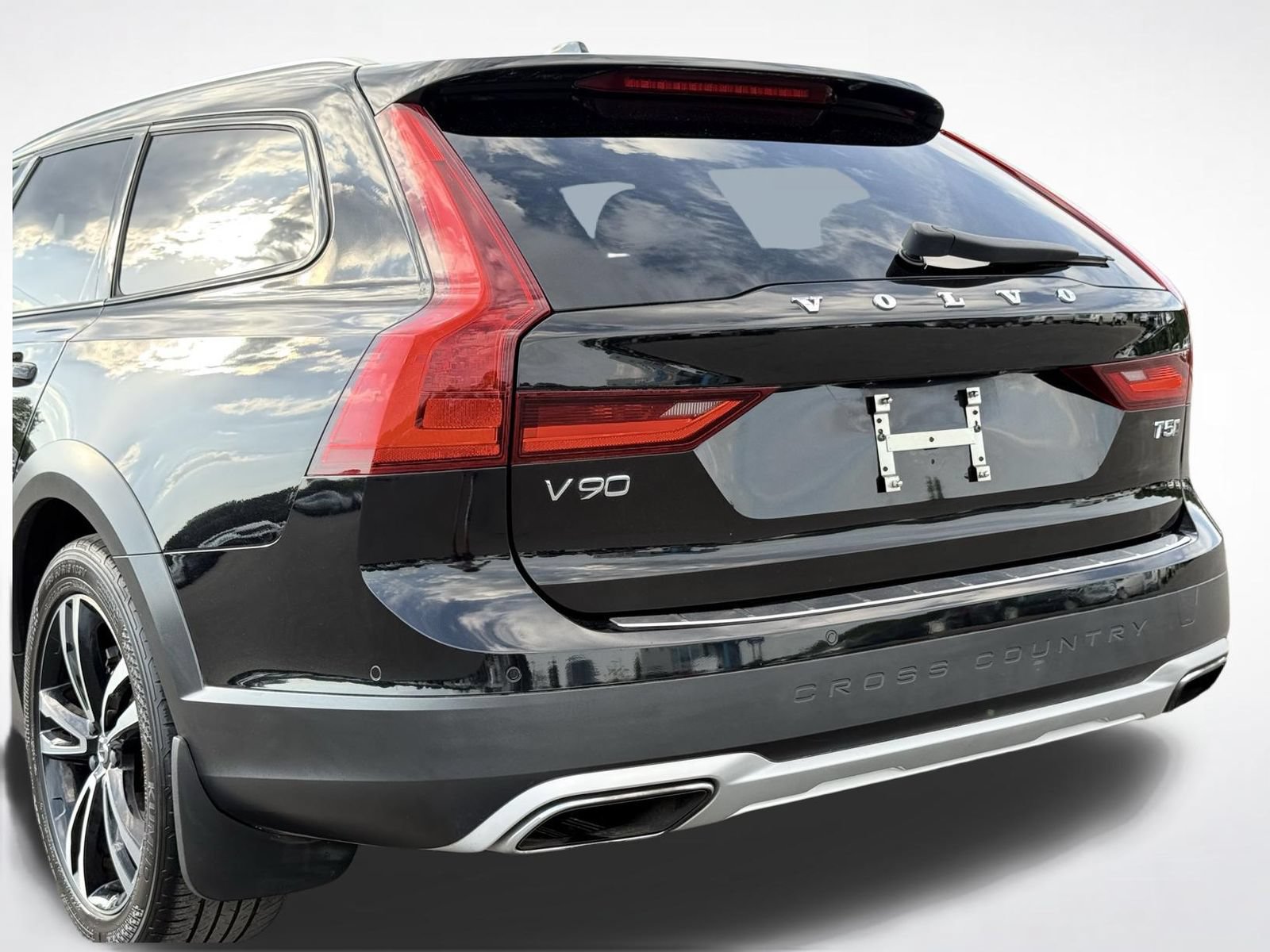 Used 2018 Volvo V90 T5 Cross Country w/ Convenience Package AWD/4WD image 4